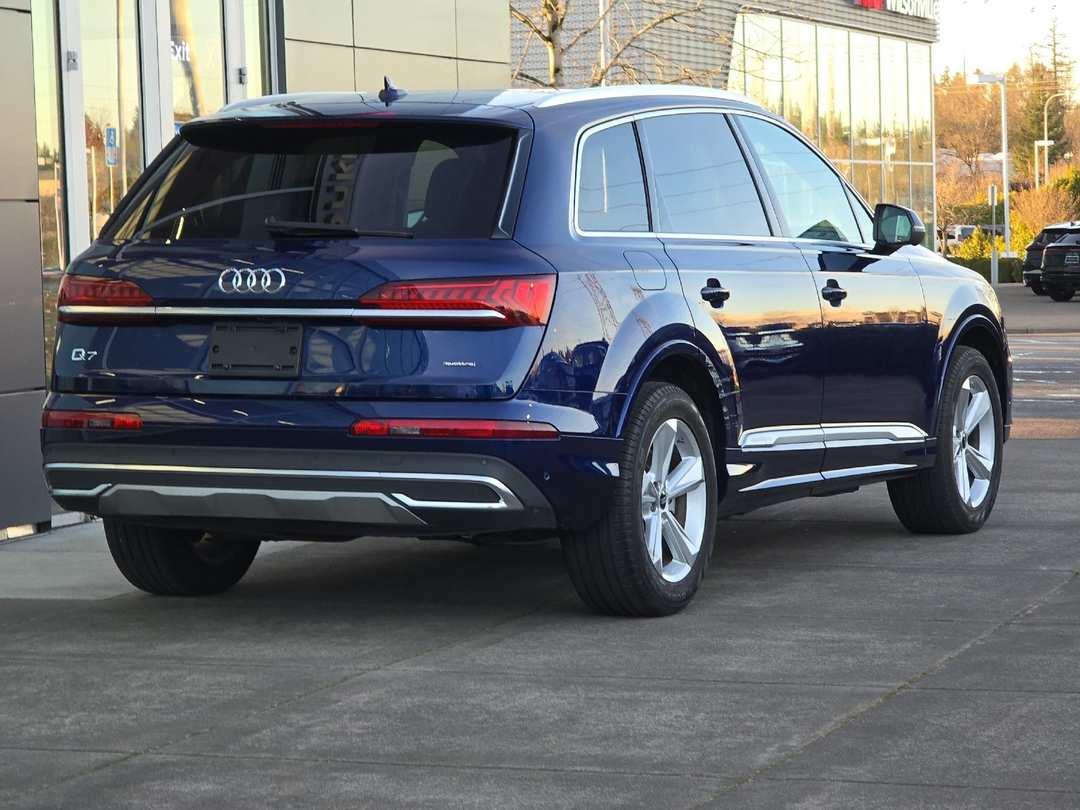 2022 Audi Q7 45 Premium - Image 3