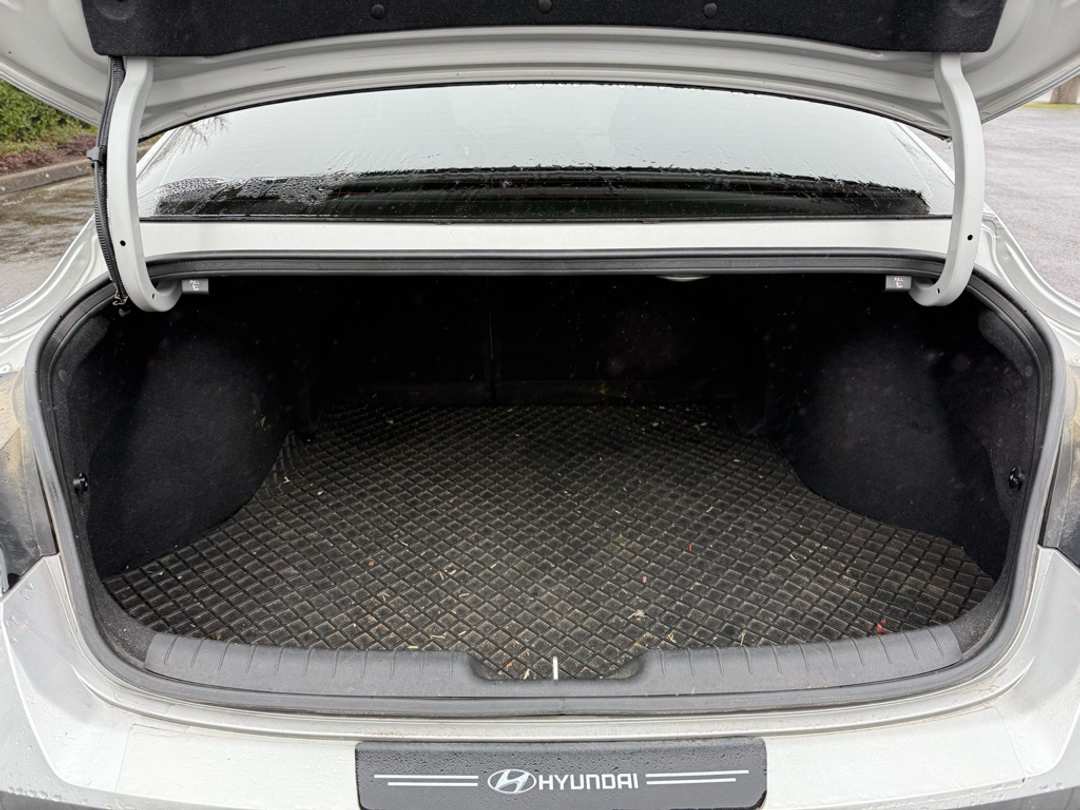 2021 Hyundai Elantra Limited - Image 22