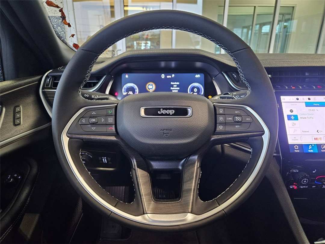 2025 Jeep Grand Cherokee Limited - Image 15