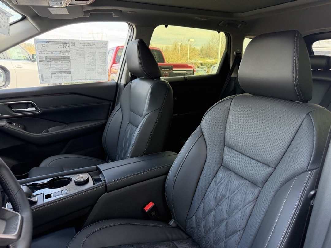 2026 Nissan Rogue Platinum - Image 15