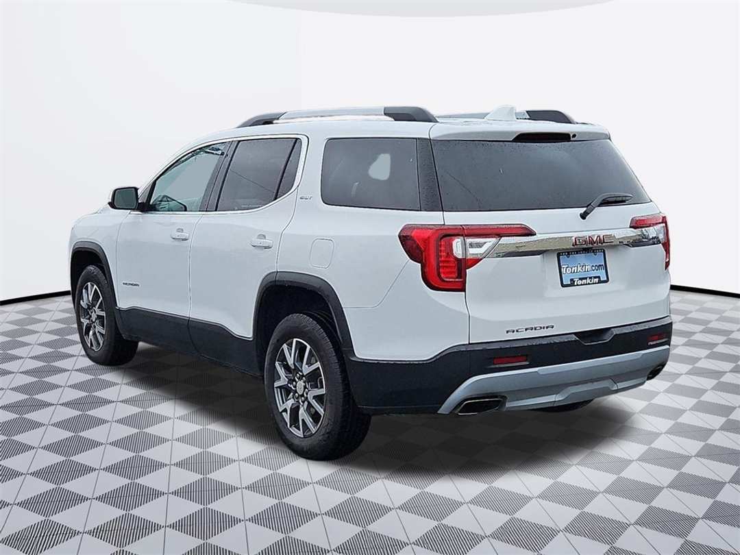 2023 GMC Acadia SLT - Image 4