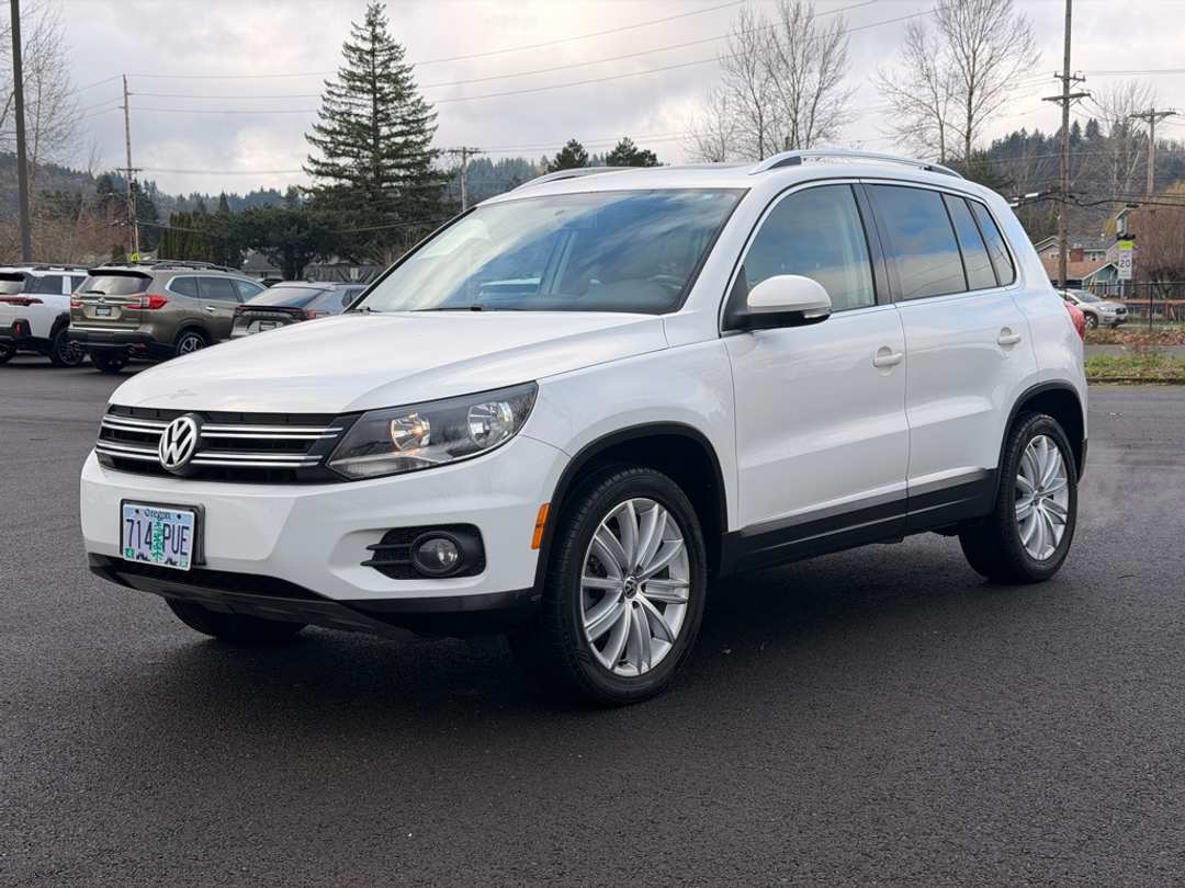 2012 Volkswagen Tiguan SE - Image 3