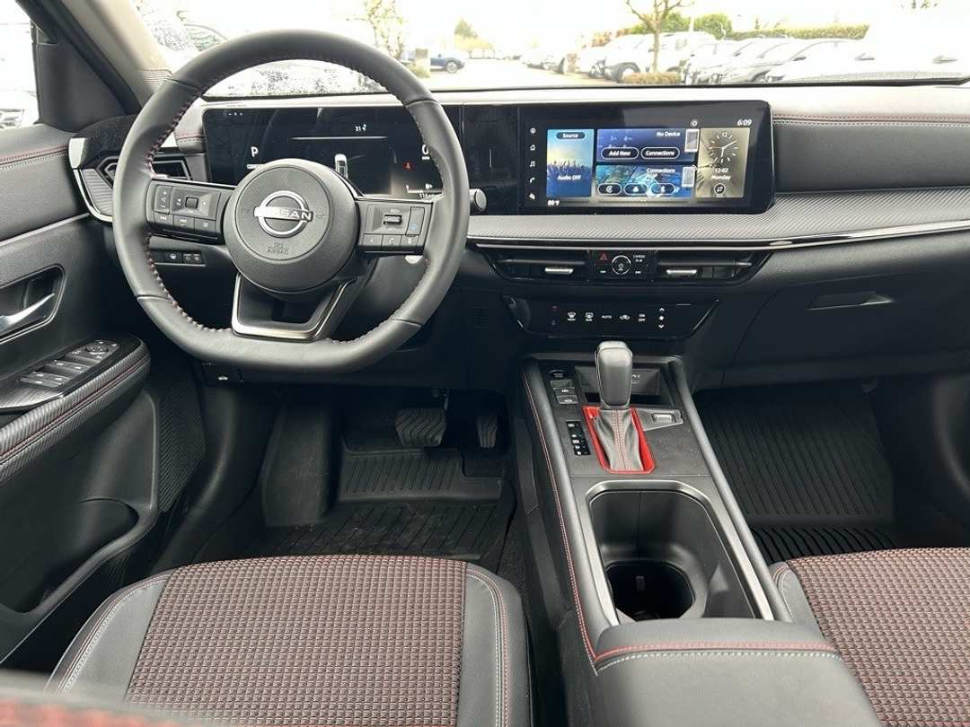 2025 Nissan Kicks SR - Image 22