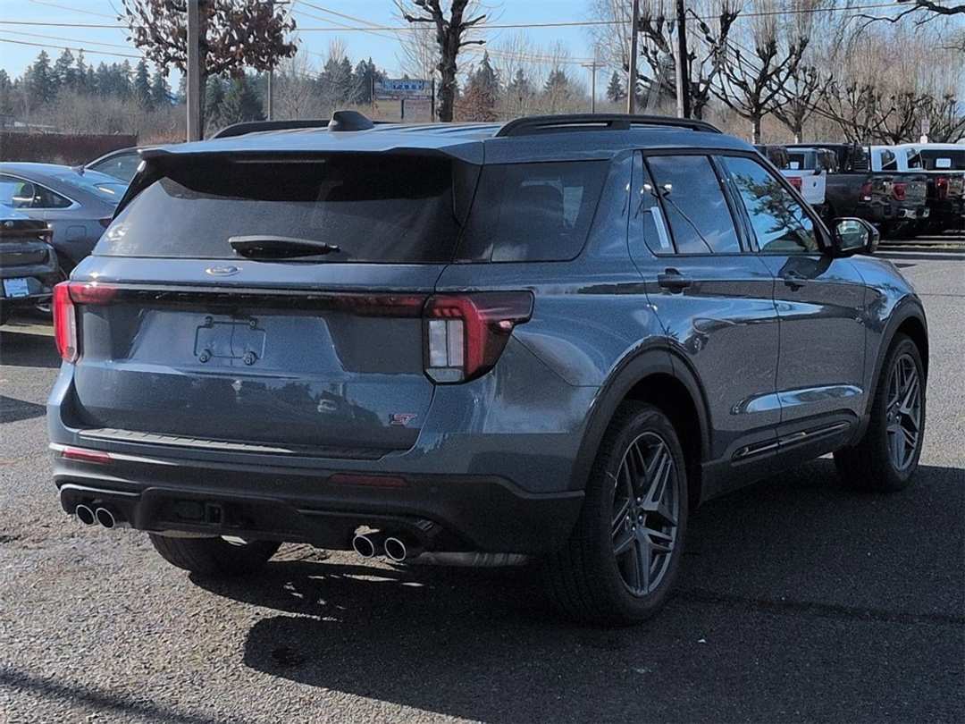 2026 Ford Explorer ST - Image 5