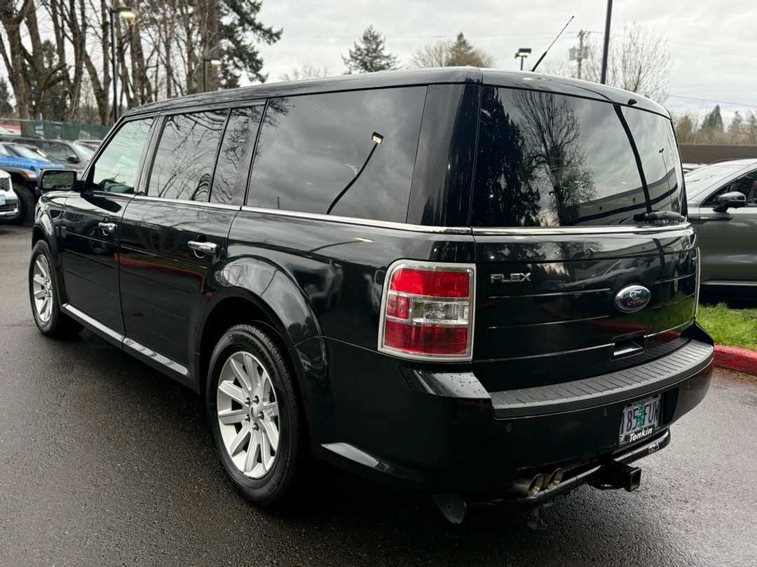 2011 Ford Flex SEL - Image 11