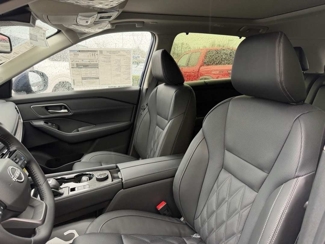 2026 Nissan Rogue Platinum - Image 16