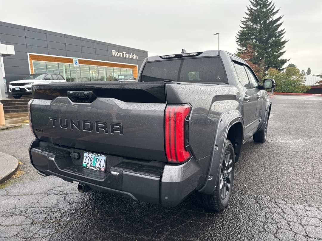 2024 Toyota Tundra Platinum - Image 7