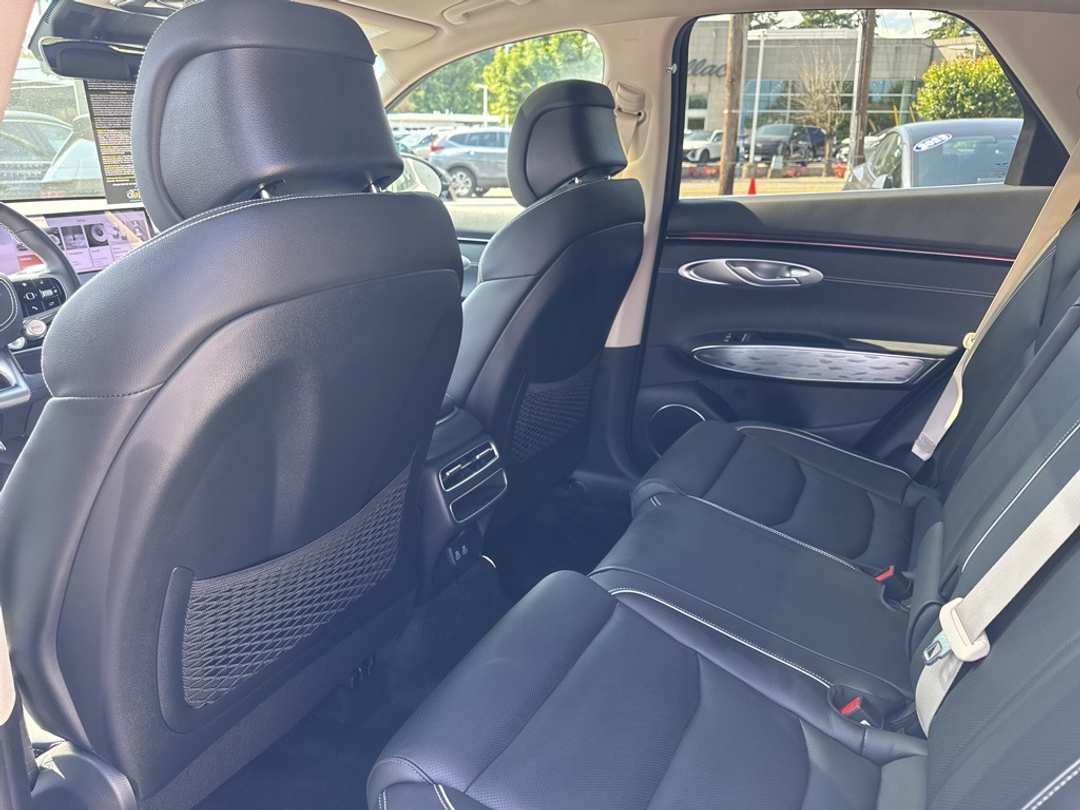 2026 Genesis Electrified Gv70 - Image 37