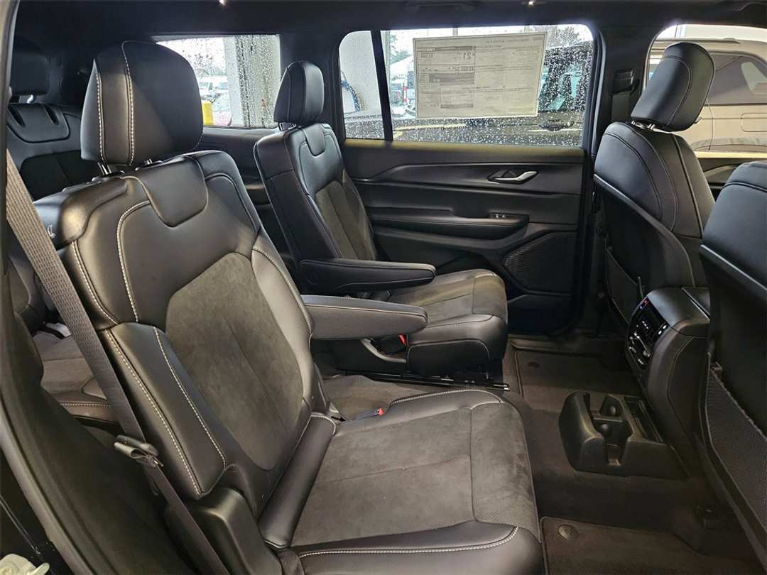 2025 Jeep Grand Cherokee L Altitude X - Image 35