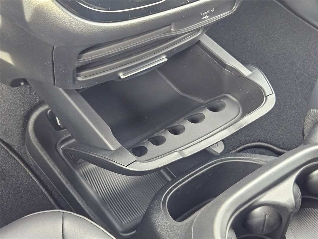 2026 Chrysler Voyager LX - Image 25