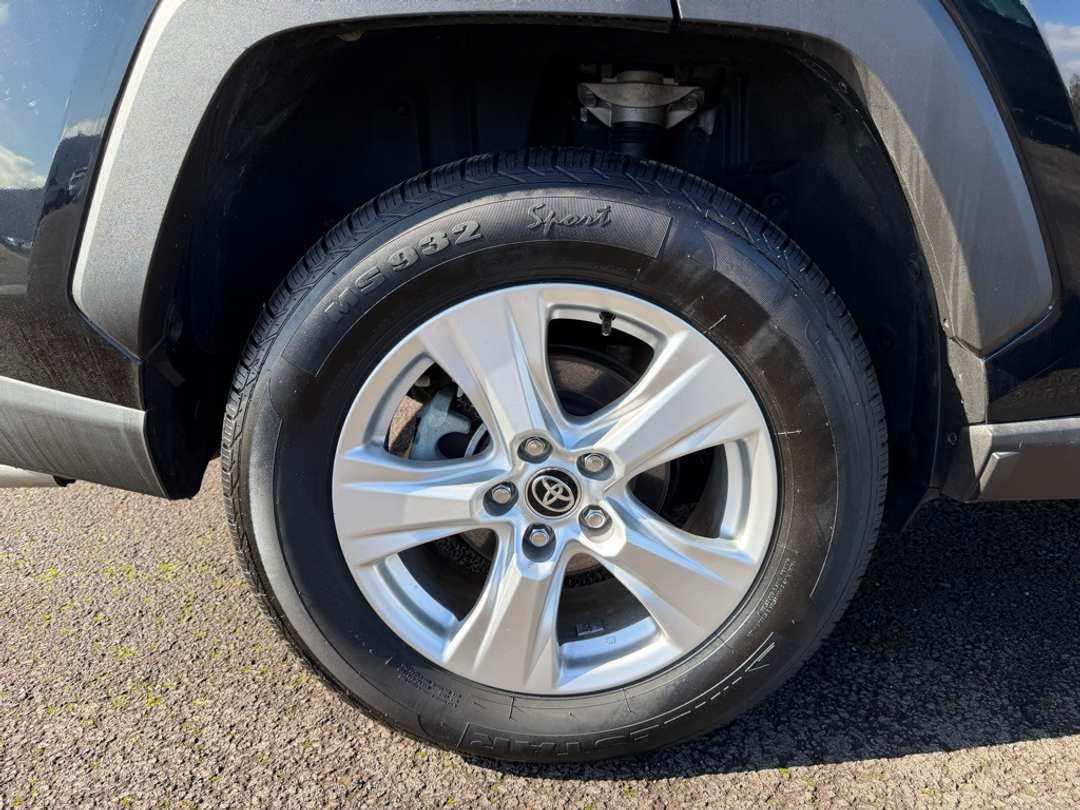 2020 Toyota Rav4 LE - Image 10