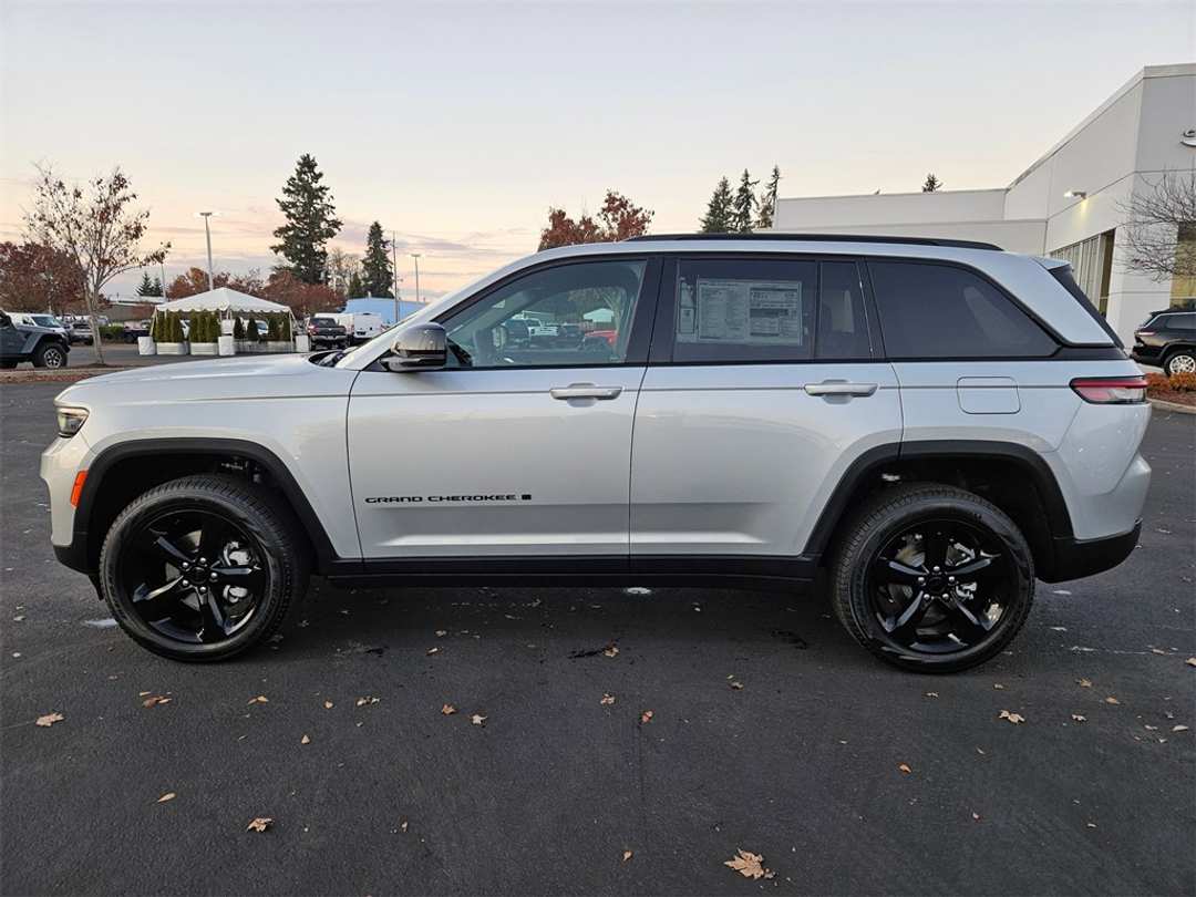2025 Jeep Grand Cherokee Limited - Image 3