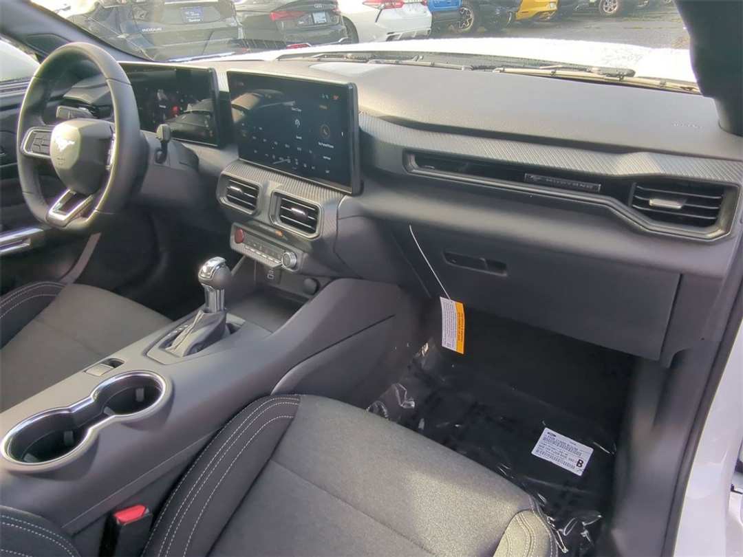 2026 Ford Mustang EcoBoost - Image 29