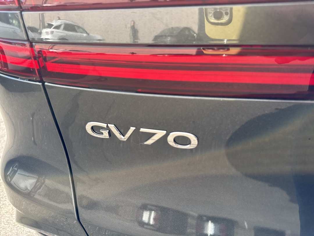 2026 Genesis Gv70 2.5T Sport Prestige - Image 10