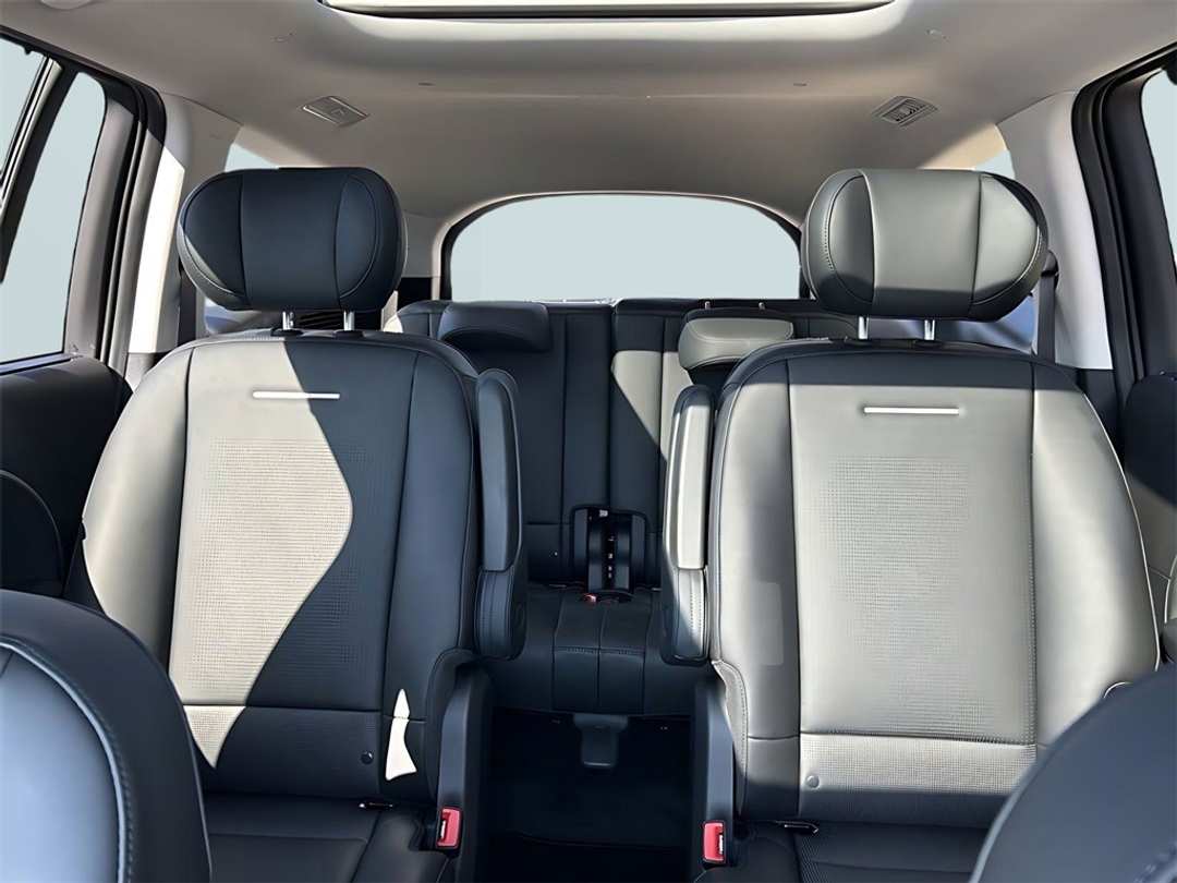 2026 Hyundai Ioniq 9 Performance Limited - Image 21