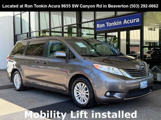 2011 Toyota Sienna XLE