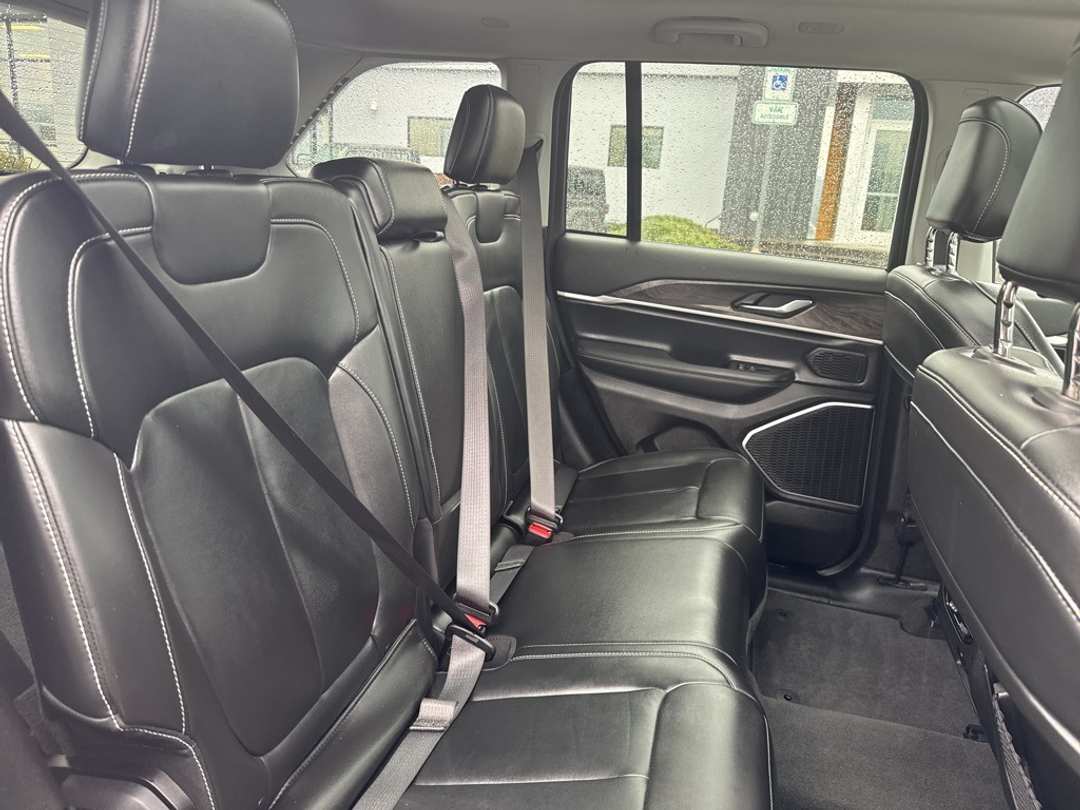 2022 Jeep Grand Cherokee Limited - Image 29