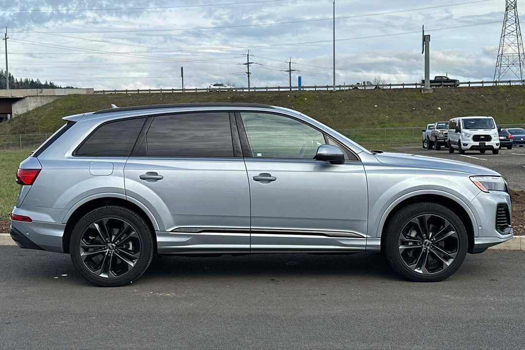 2025 Audi Q7 55 Premium Plus - Image 2