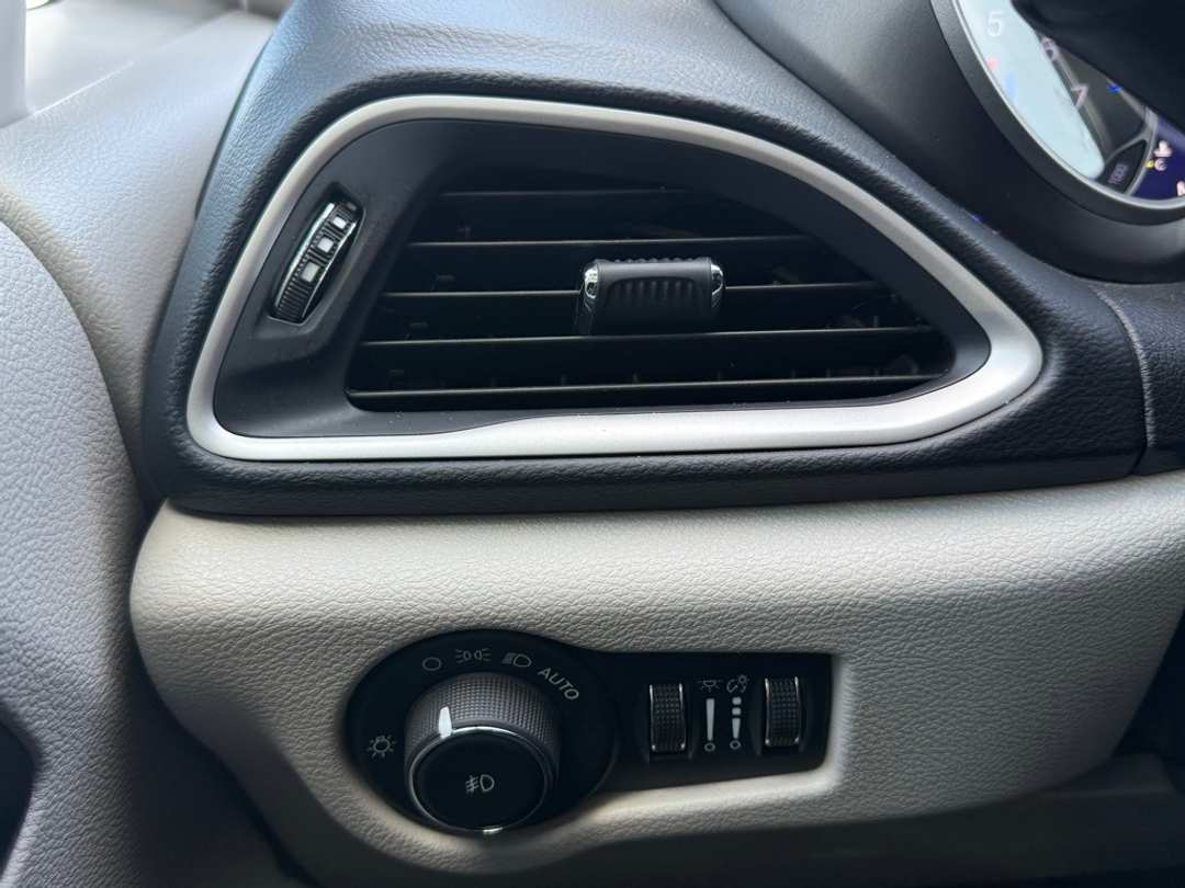 2023 Chrysler Pacifica Touring L - Image 32