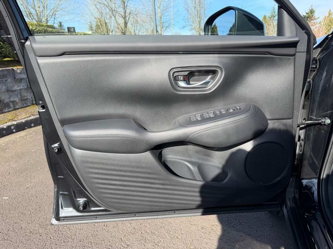 2025 Honda HR-V LX - Image 12