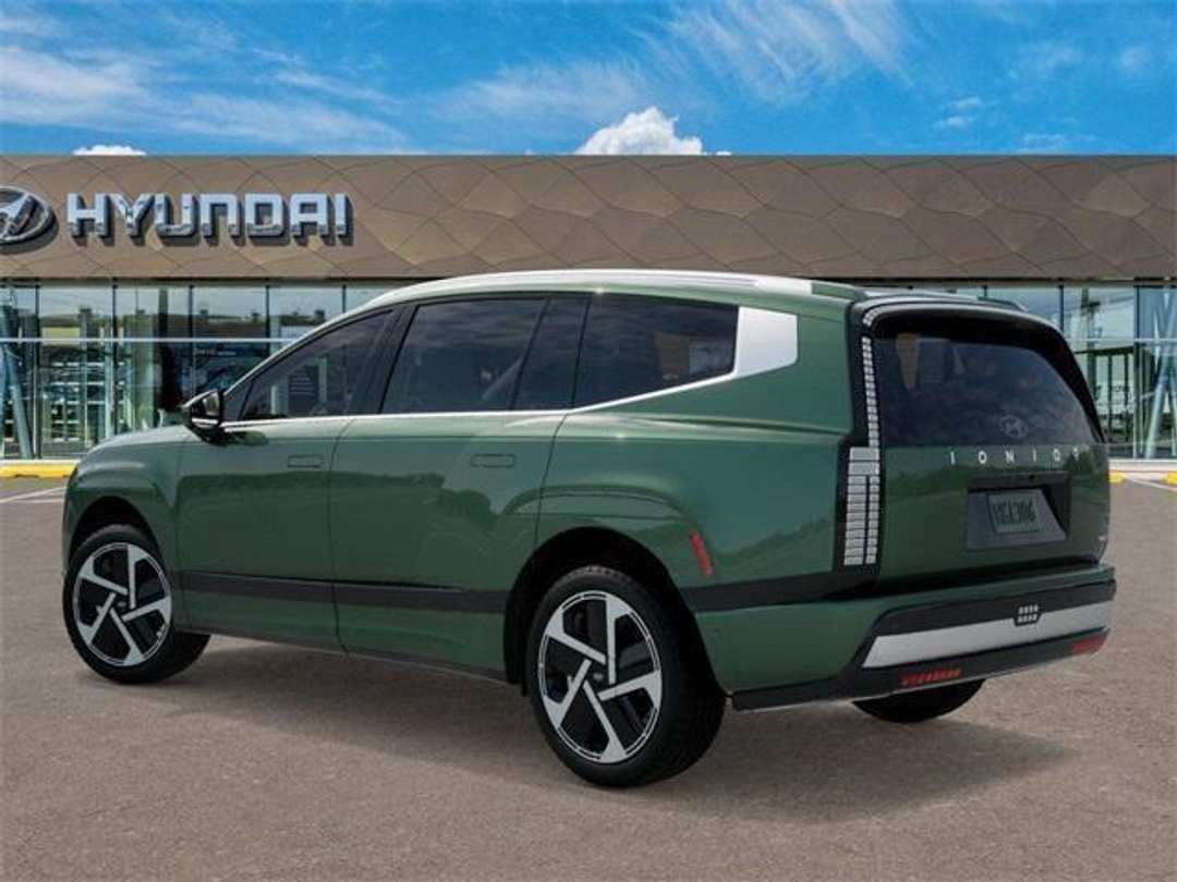 2026 Hyundai Ioniq 9 Performance Calligraphy - Image 5