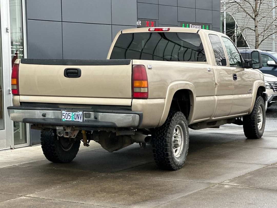 2004 Chevrolet Silverado 3500 Base - Image 3