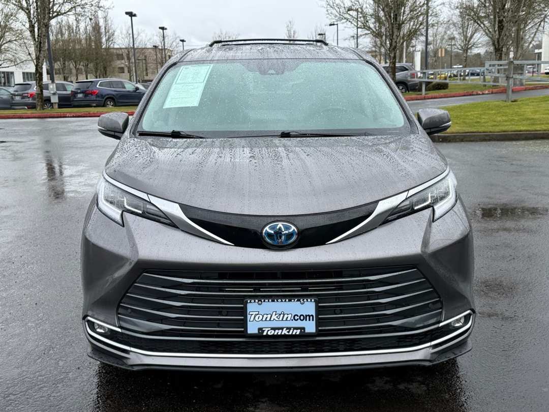 2024 Toyota Sienna Limited - Image 3