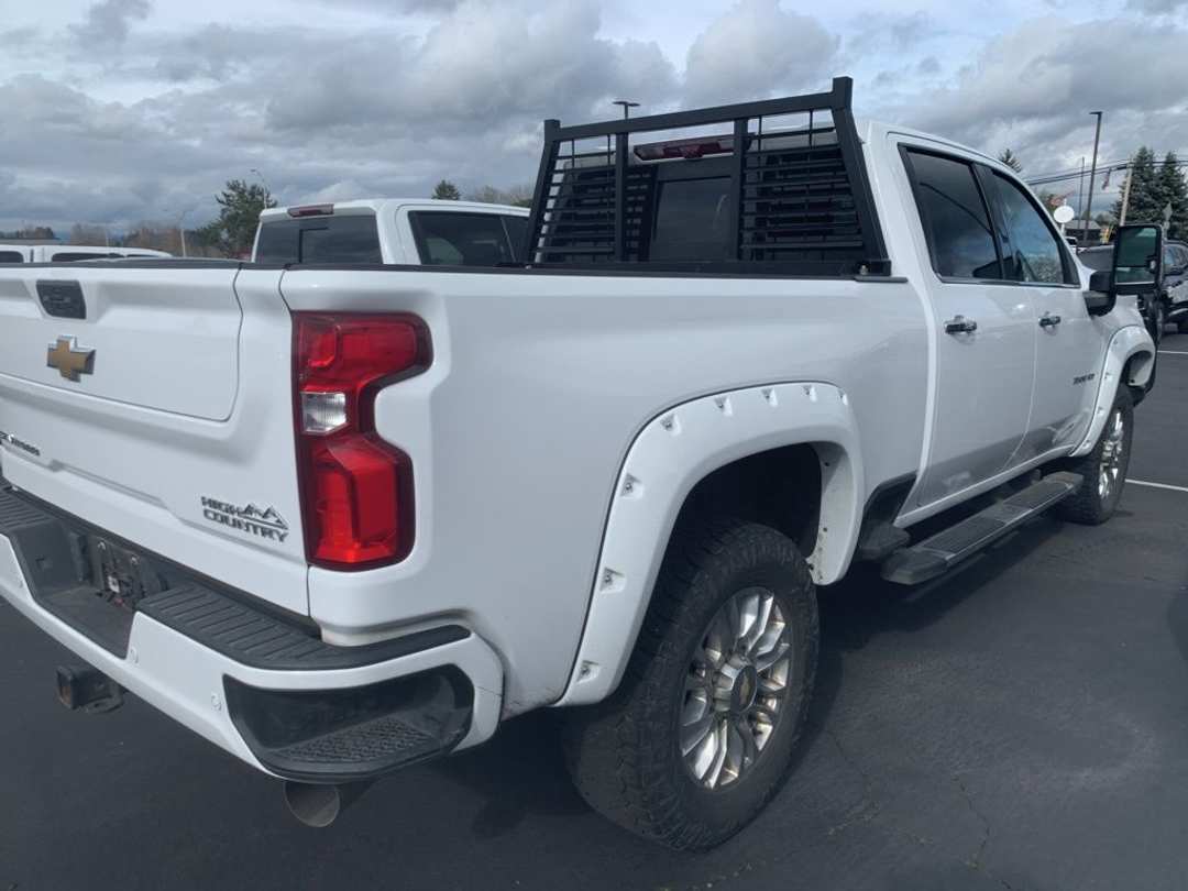 2022 Chevrolet Silverado 3500Hd High Country - Image 3