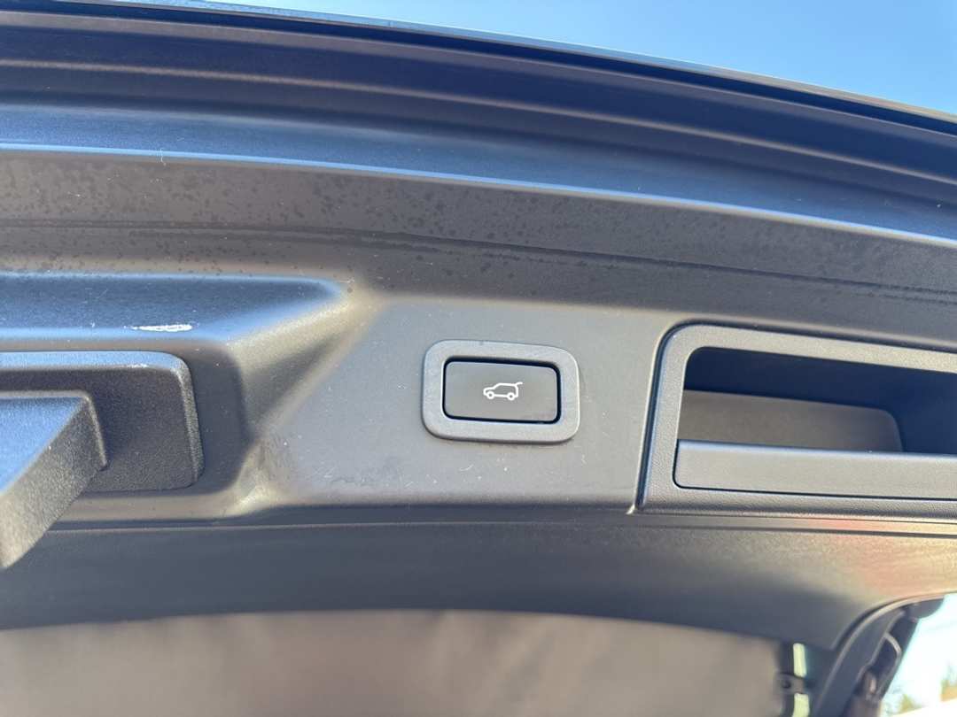 2019 Land Rover Range Rover Velar SE RDynamic - Image 15