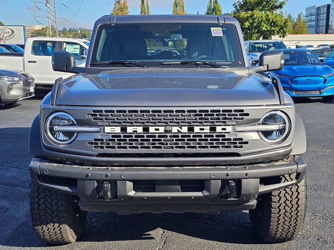 2025 Ford Bronco Badlands - Image 2