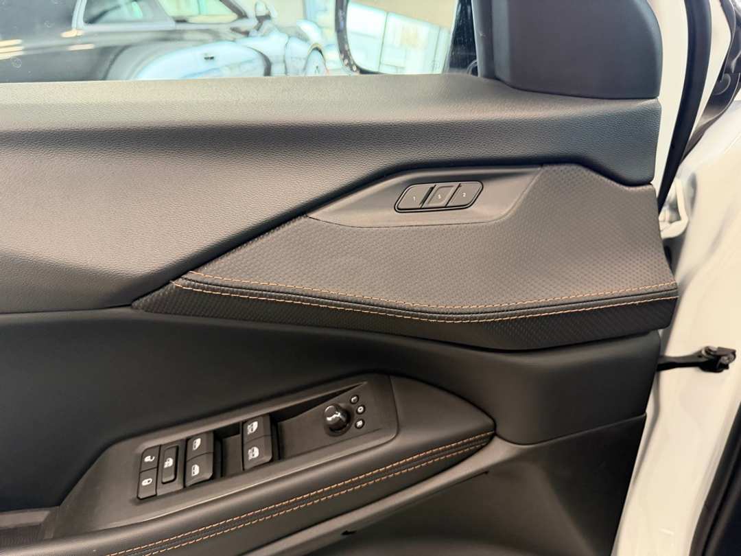 2026 Jeep Cherokee Overland - Image 16