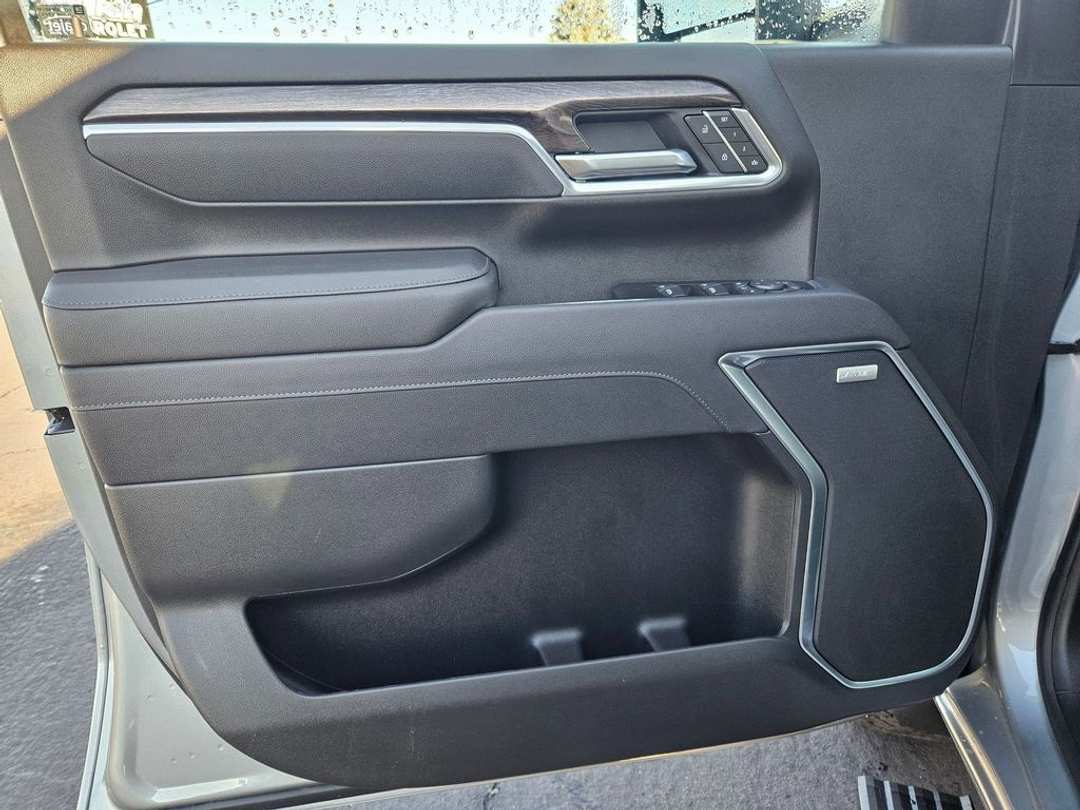 2026 Chevrolet Silverado 2500Hd LTZ - Image 10