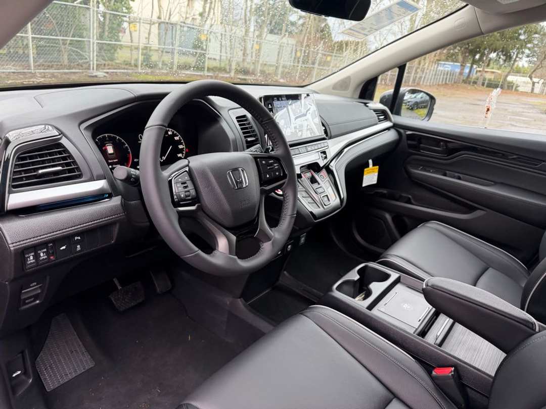 2026 Honda Odyssey Touring - Image 16