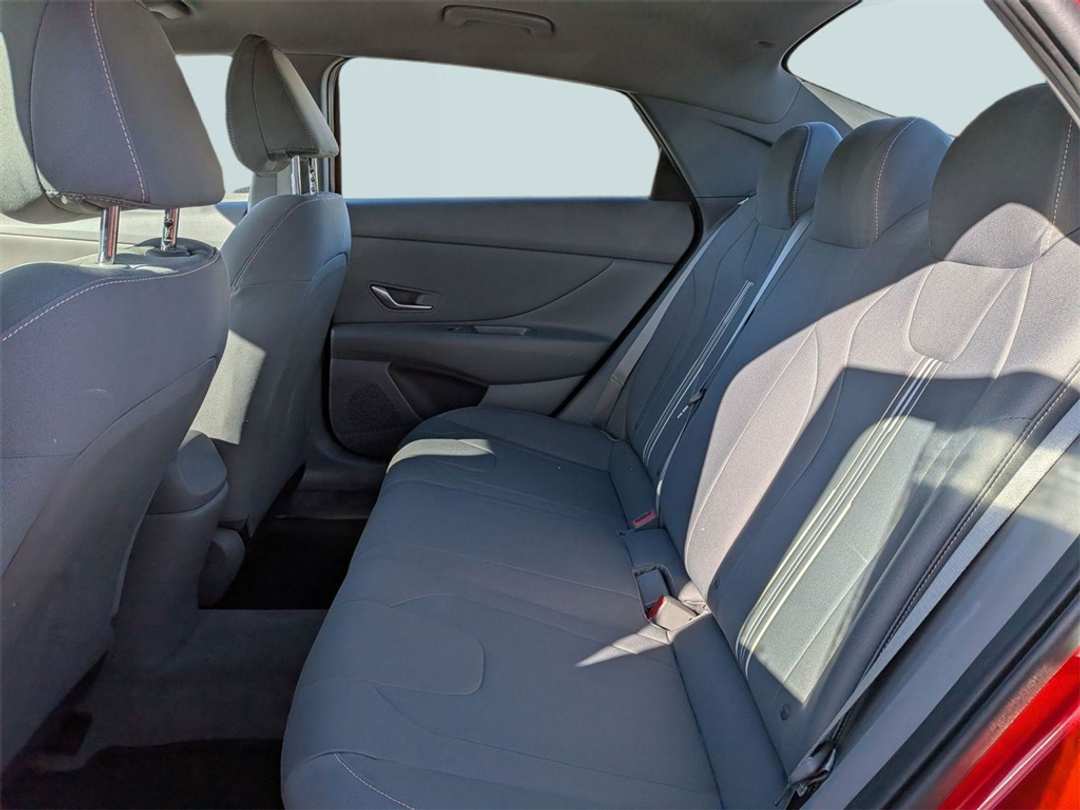 2022 Hyundai Elantra SEL - Image 24