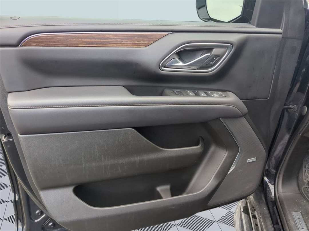 2023 Chevrolet Suburban High Country - Image 10