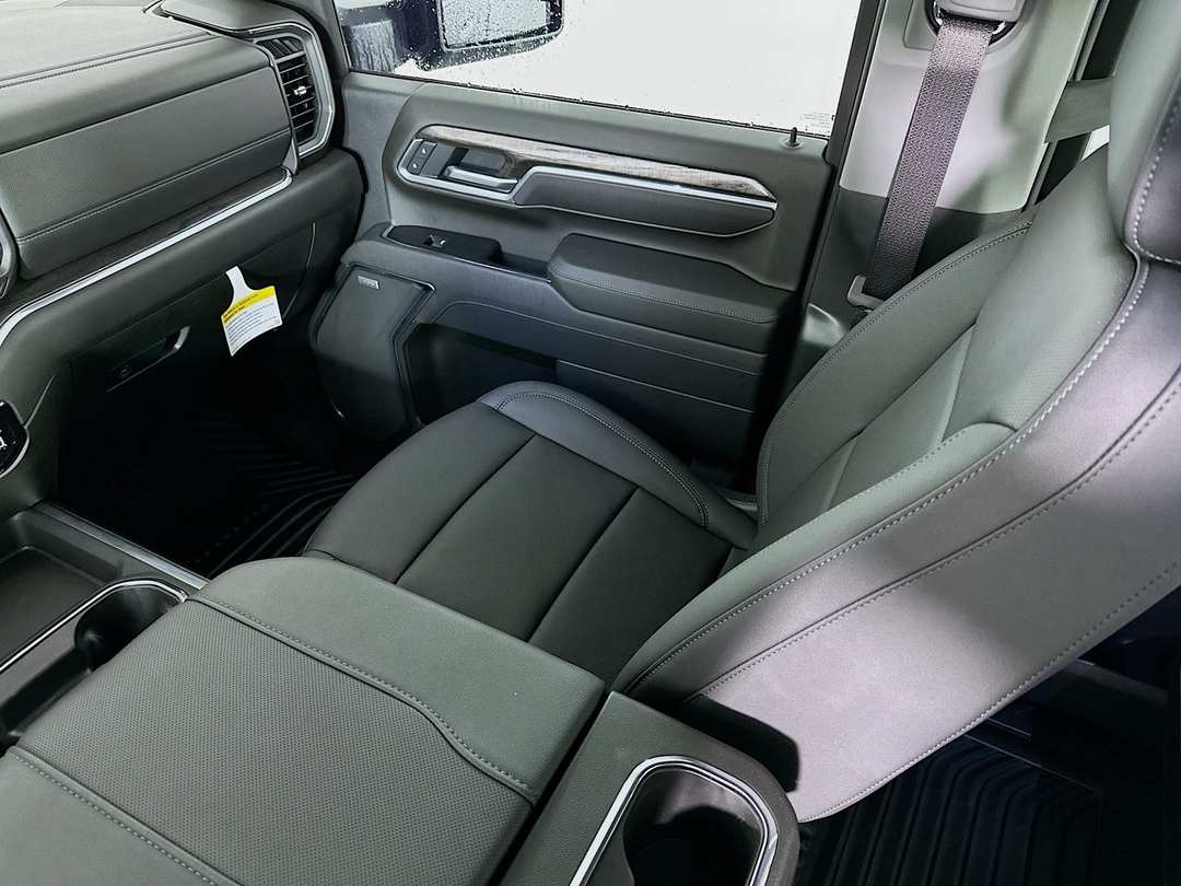 2025 Chevrolet Silverado 2500Hd LTZ - Image 25