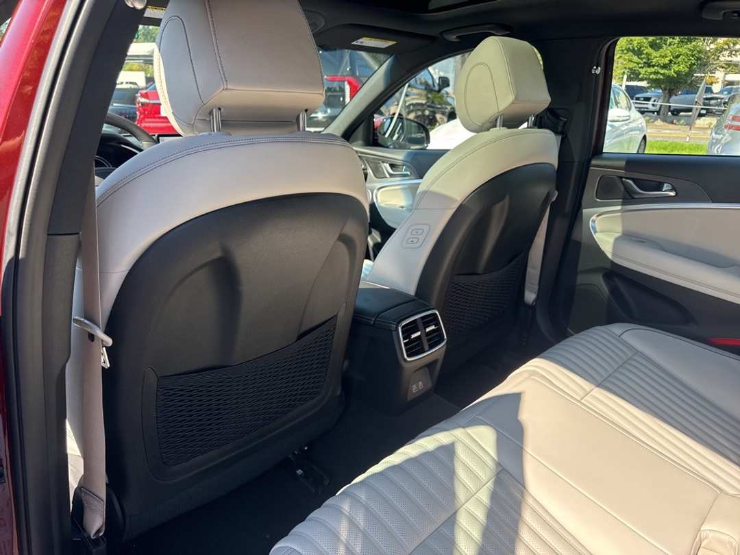 2026 Genesis G70 3.3T Sport Prestige - Image 38