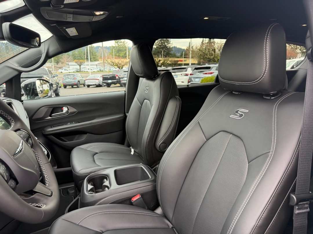 2026 Chrysler Pacifica Select - Image 16