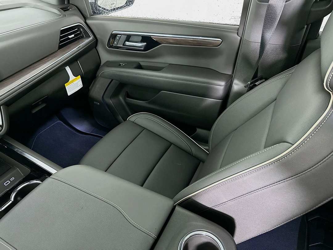 2025 Chevrolet Suburban Premier - Image 25