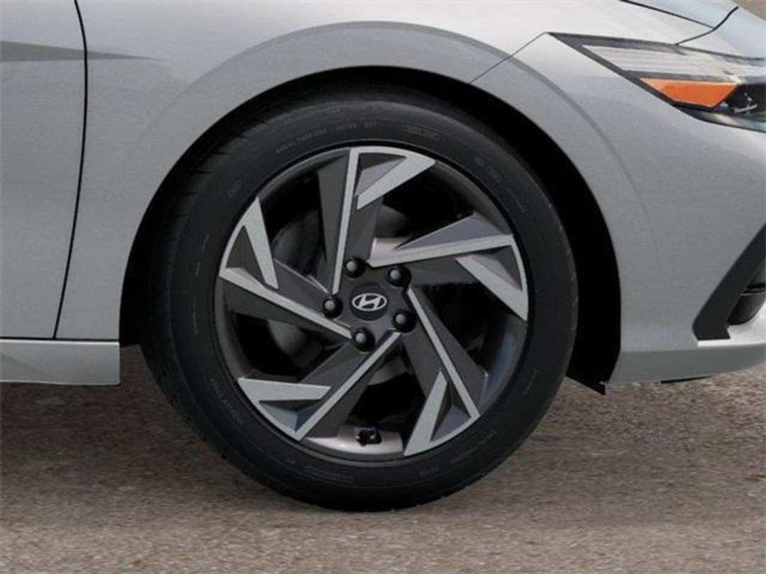 2026 Hyundai Elantra Limited - Image 8