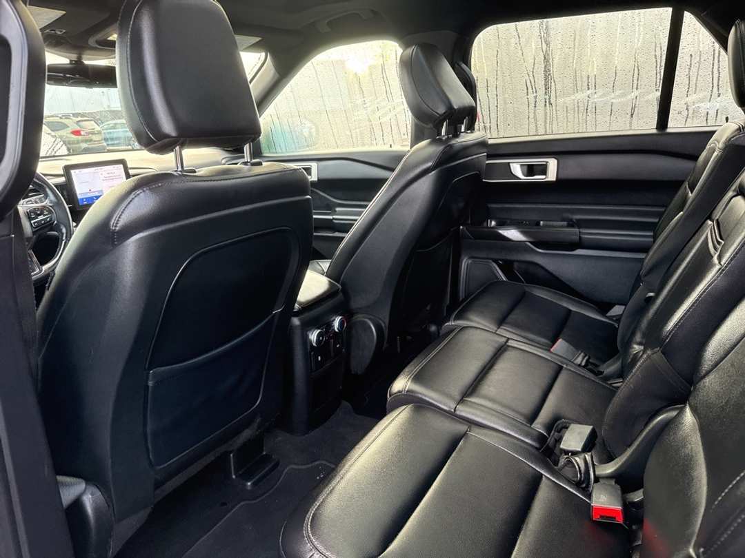 2020 Ford Explorer XLT - Image 19