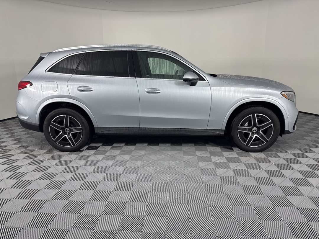2025 Mercedes-Benz GLC GLC 350e - Image 8