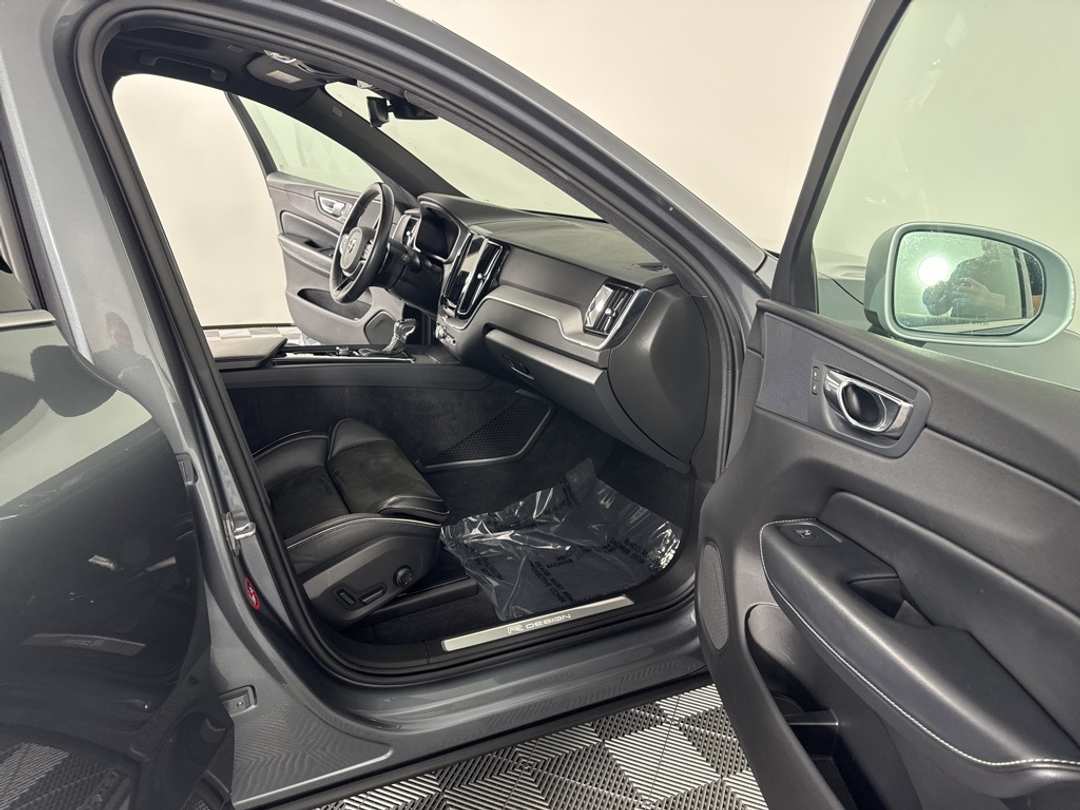 2018 Volvo Xc60 T5 RDesign - Image 12