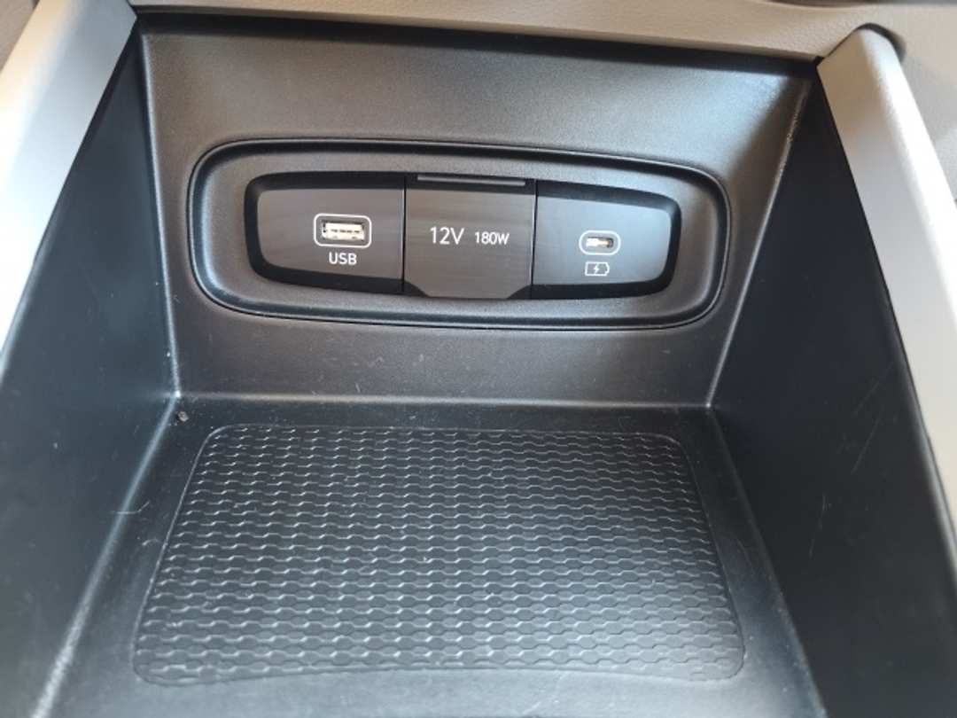 2025 Hyundai Venue SEL - Image 18