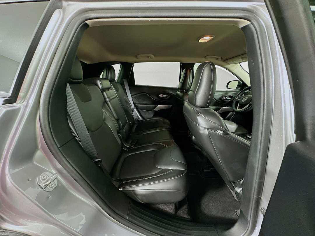 2018 Jeep Cherokee Latitude Plus - Image 26