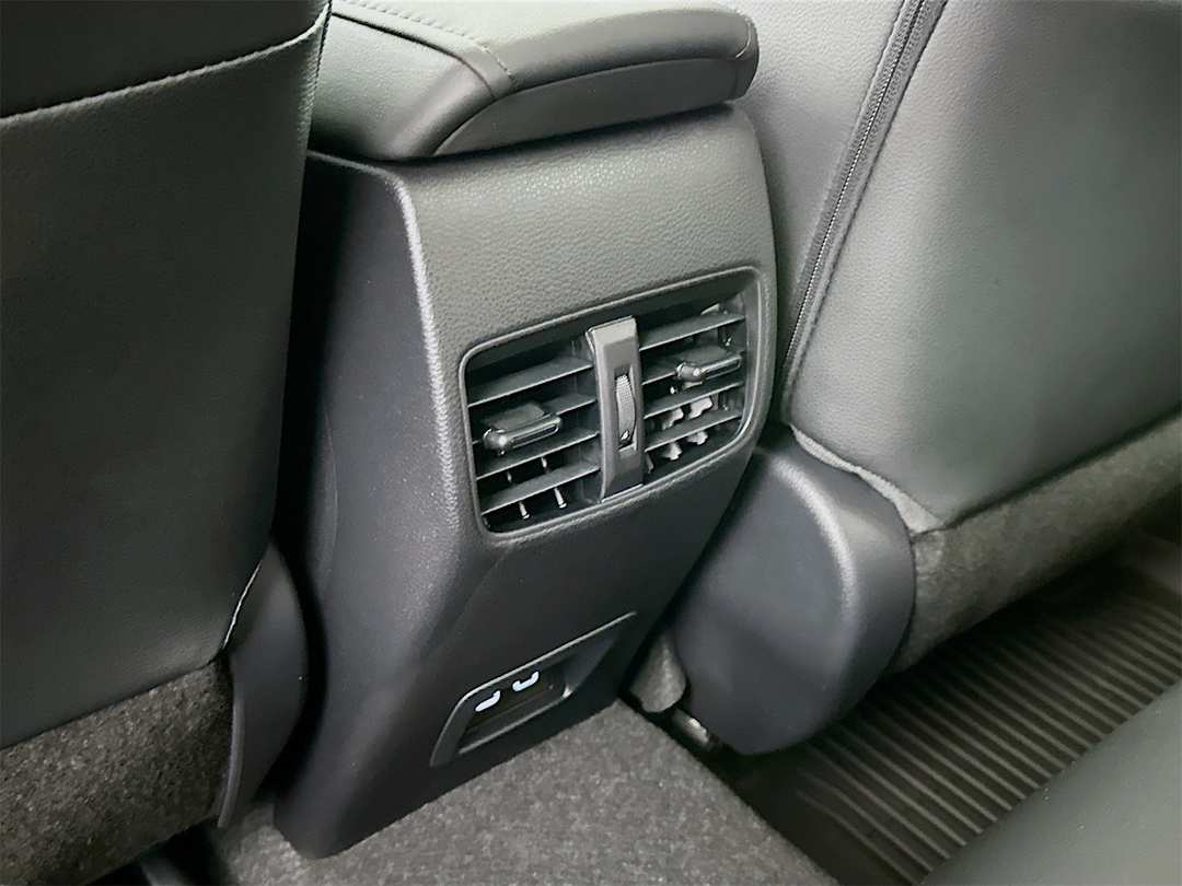 2026 Toyota Corolla Cross XLE - Image 27