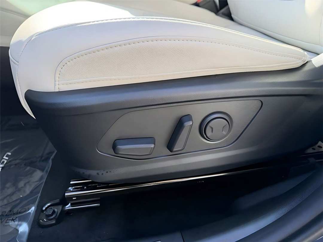 2026 Hyundai Tucson SEL Premium - Image 13