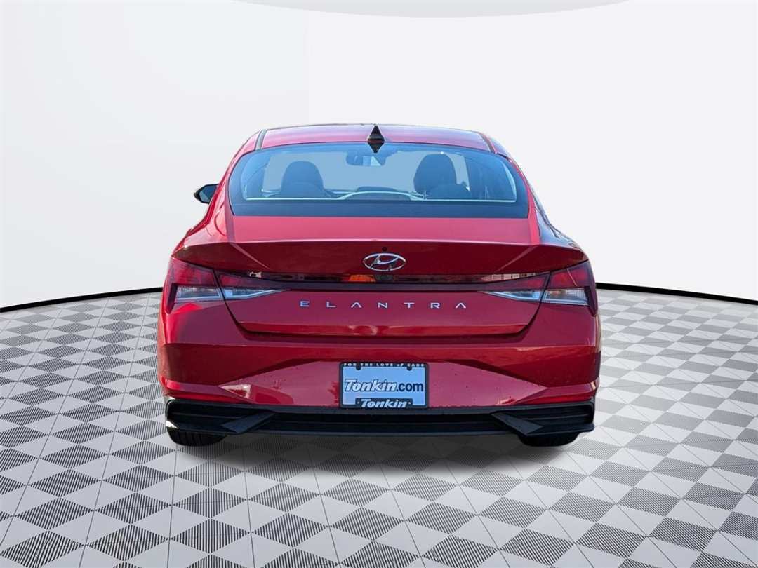 2022 Hyundai Elantra SEL - Image 4