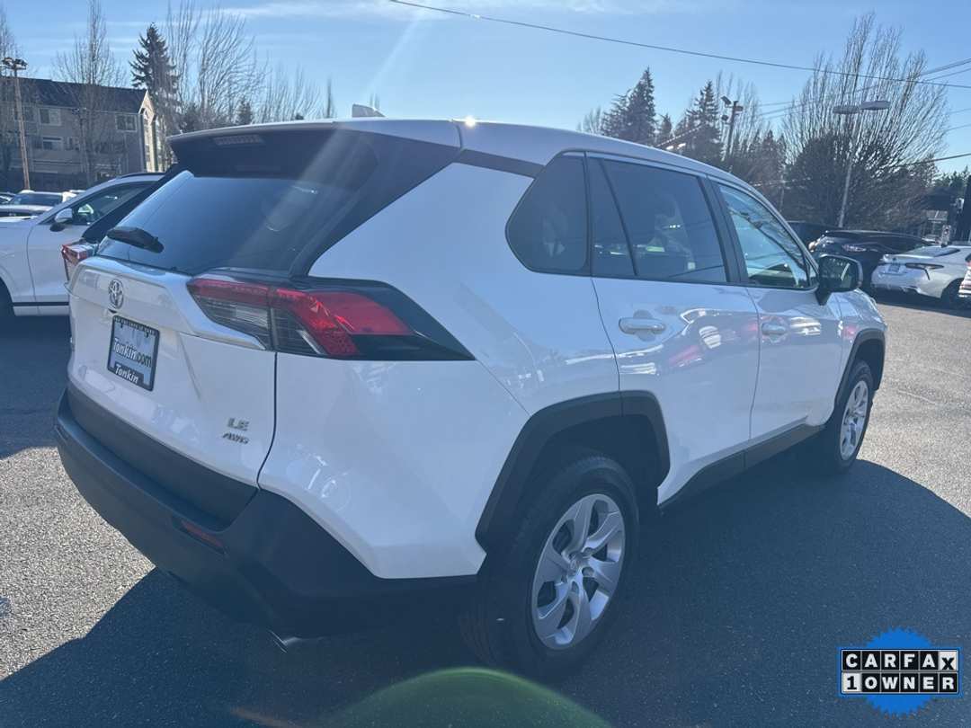 2024 Toyota Rav4 LE - Image 8