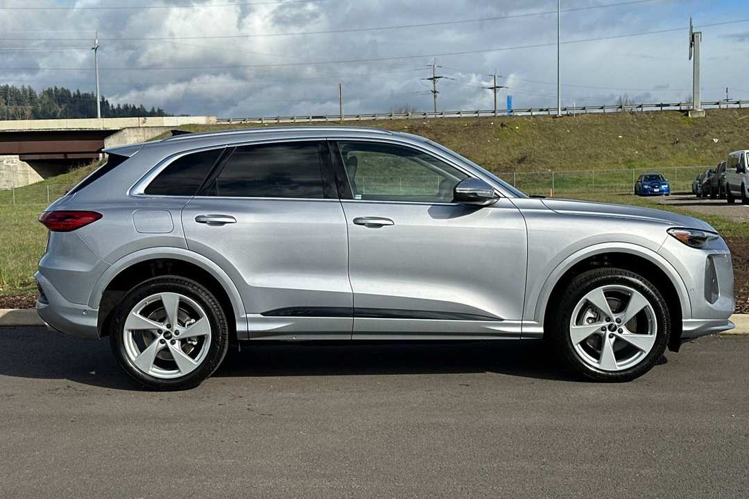 2025 Audi Q5 2.0T Premium Plus - Image 2